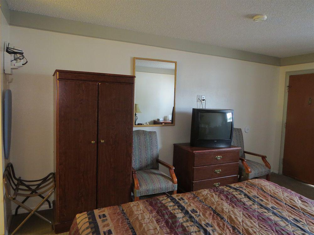 Rodeway Inn Делта Екстериор снимка